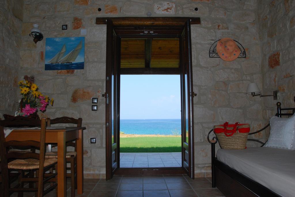 Kavos Psarou Villas Amoudi Room photo